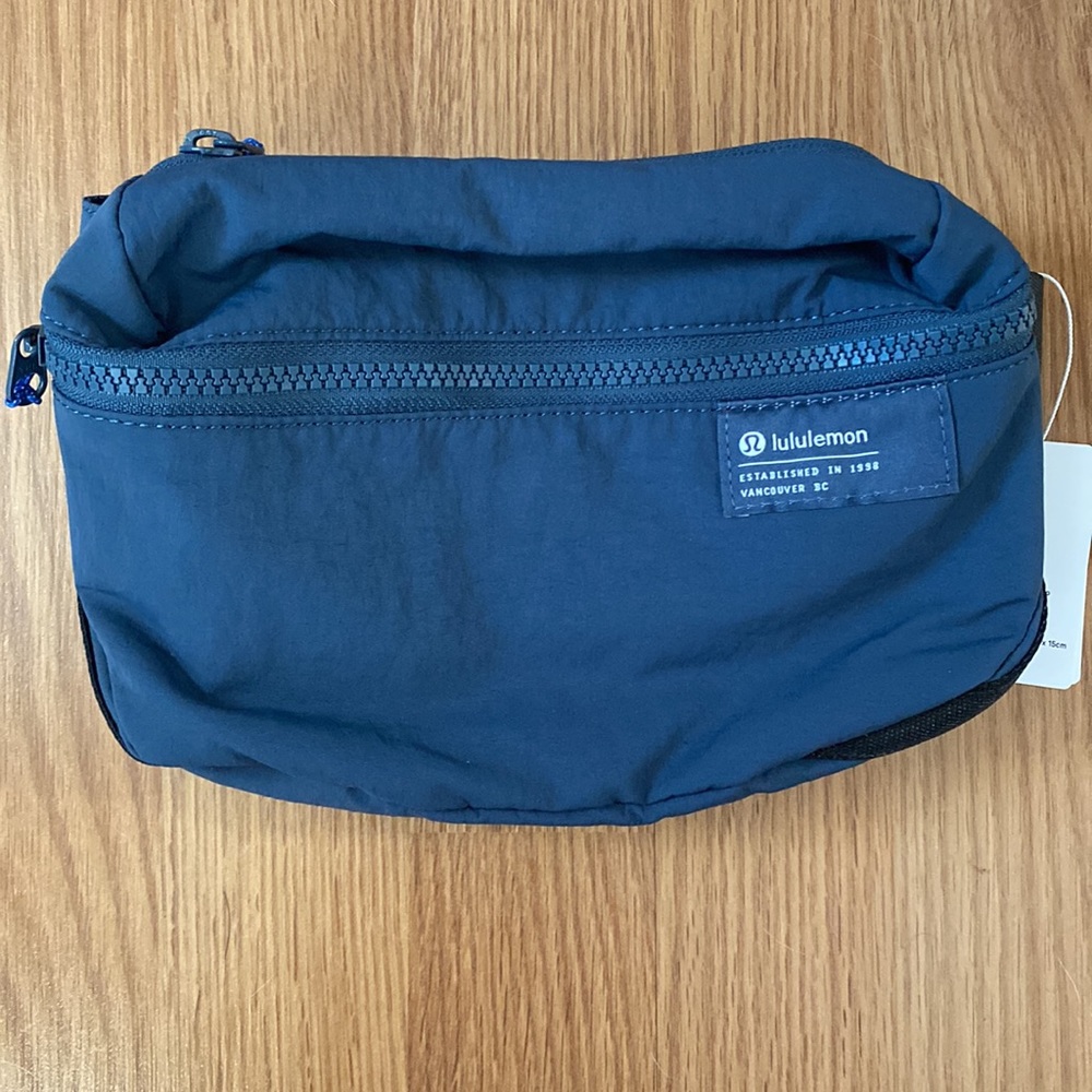 ❤️ Lululemon Clean Lines Belt Bag Iron Blue NWT